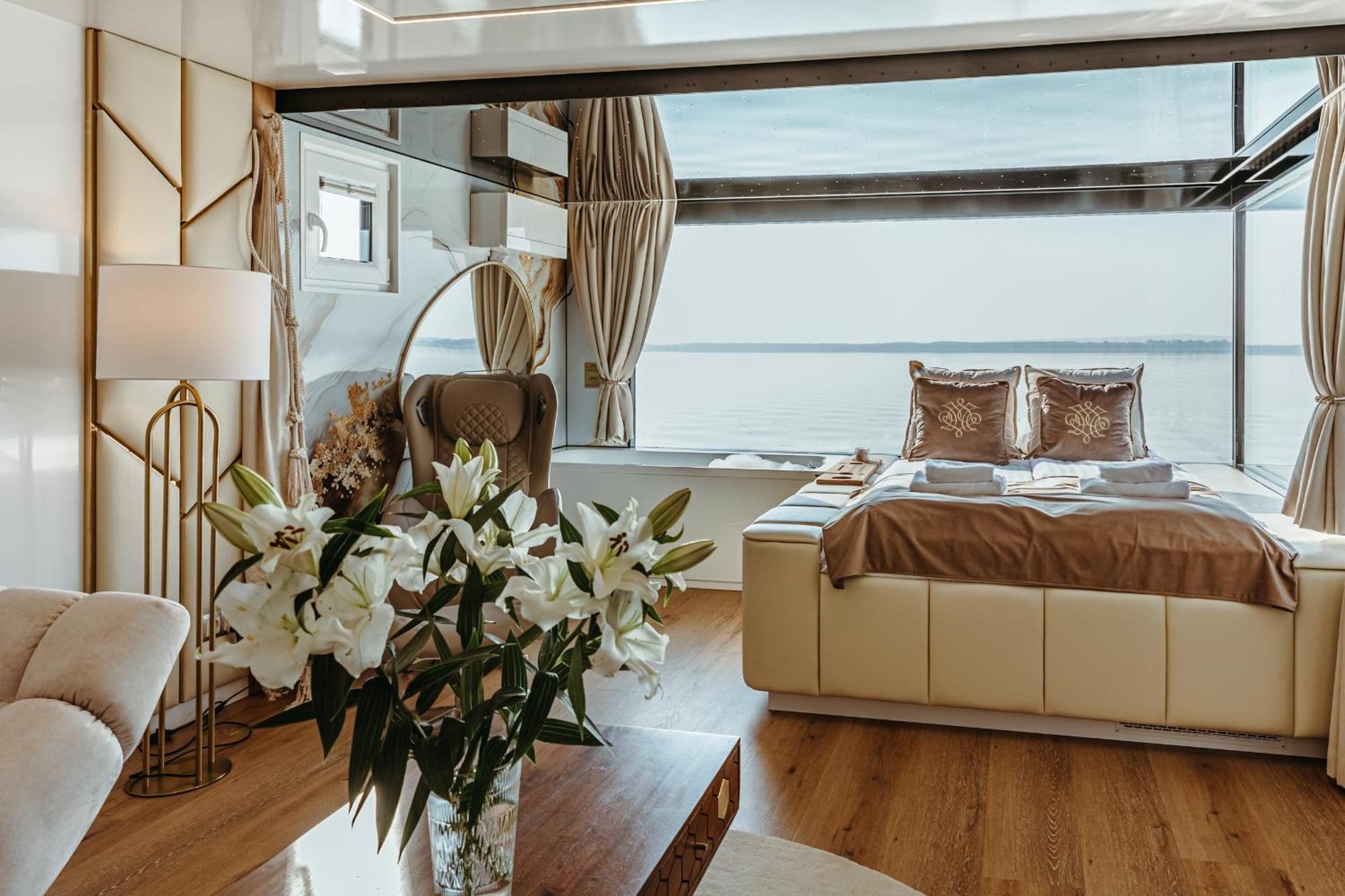 Grand Ht Houseboats - Domki Na Wodzie - Sauna, Jacuzzi, Kominek Миелно Екстериор снимка
