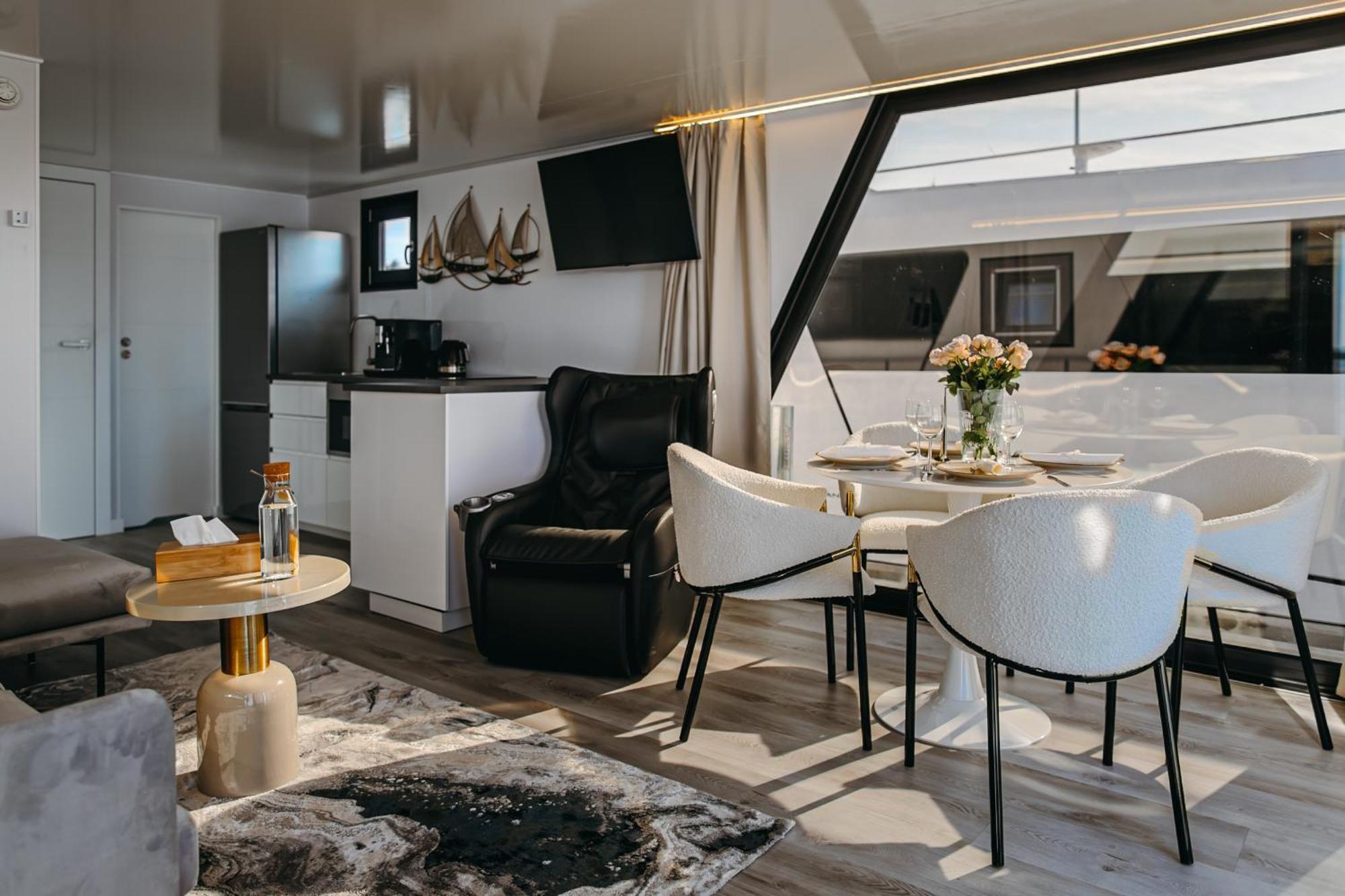 Grand Ht Houseboats - Domki Na Wodzie - Sauna, Jacuzzi, Kominek Миелно Стая снимка